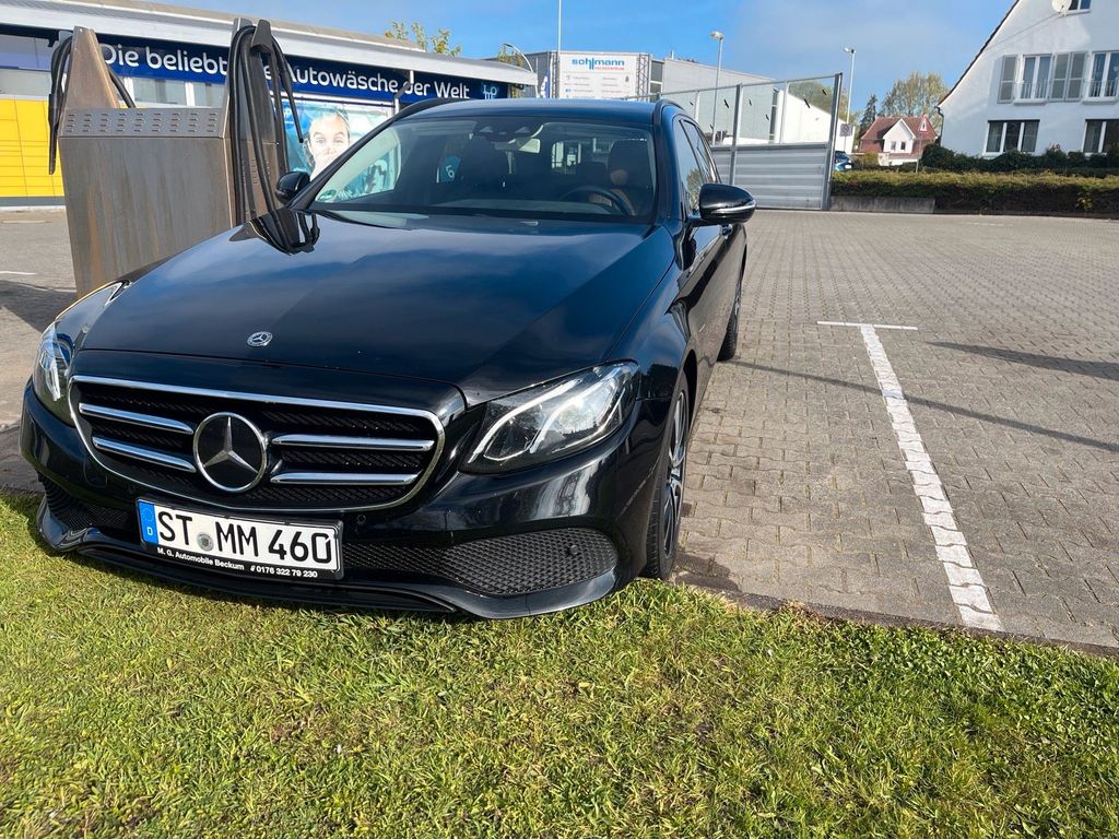 Image of Mercedes-Benz E 220