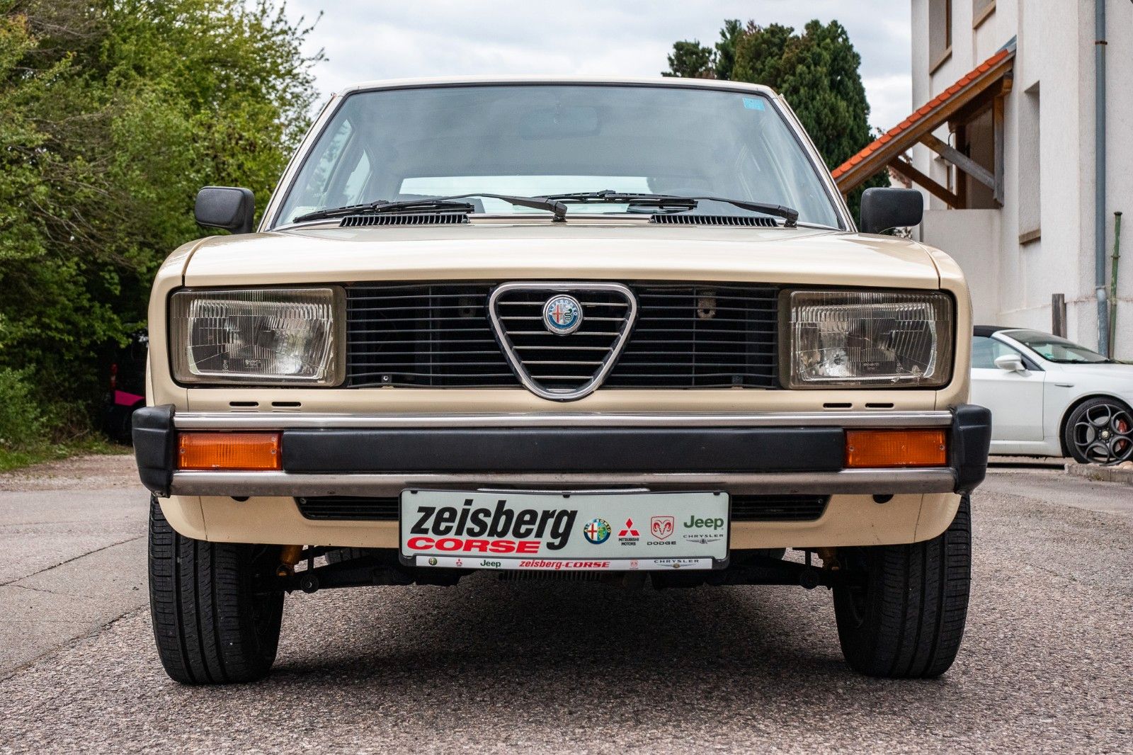 Fahrzeugabbildung Alfa Romeo Alfetta 2.0 Elfenbein*Zertifikat*Classic Gar*