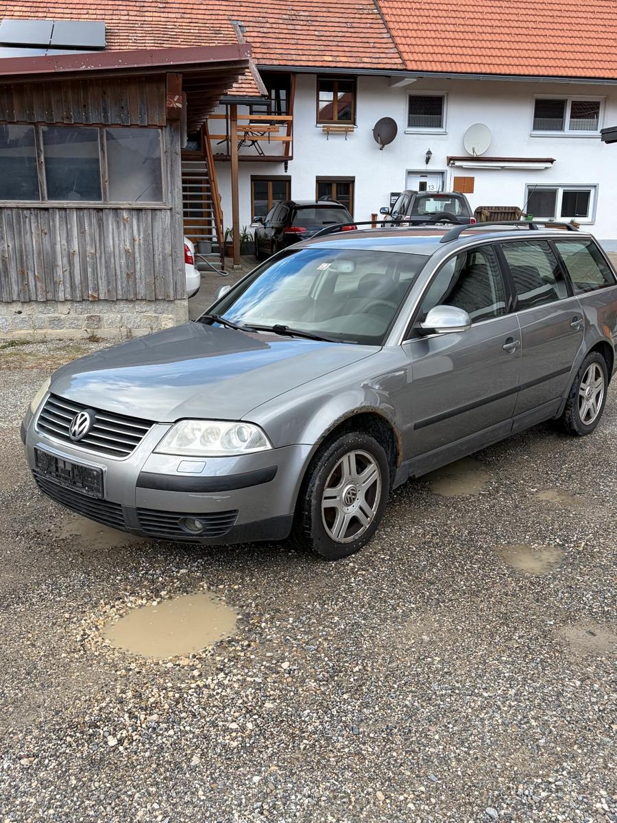 Volkswagen Passat 2004 — салон