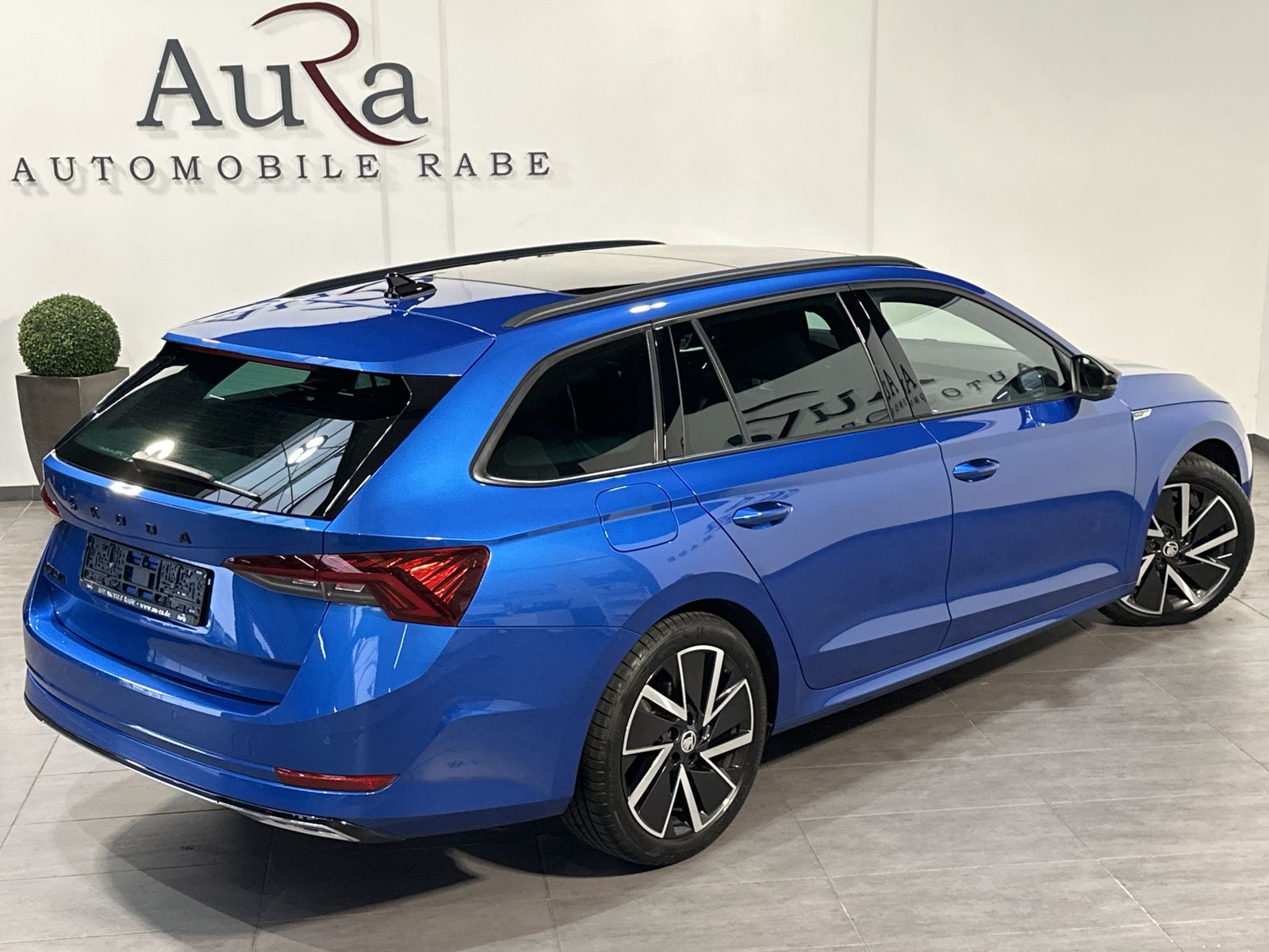 Fahrzeugabbildung SKODA Octavia Combi 4x4 Sportline NAV+LED+PANO+HEAD-UP