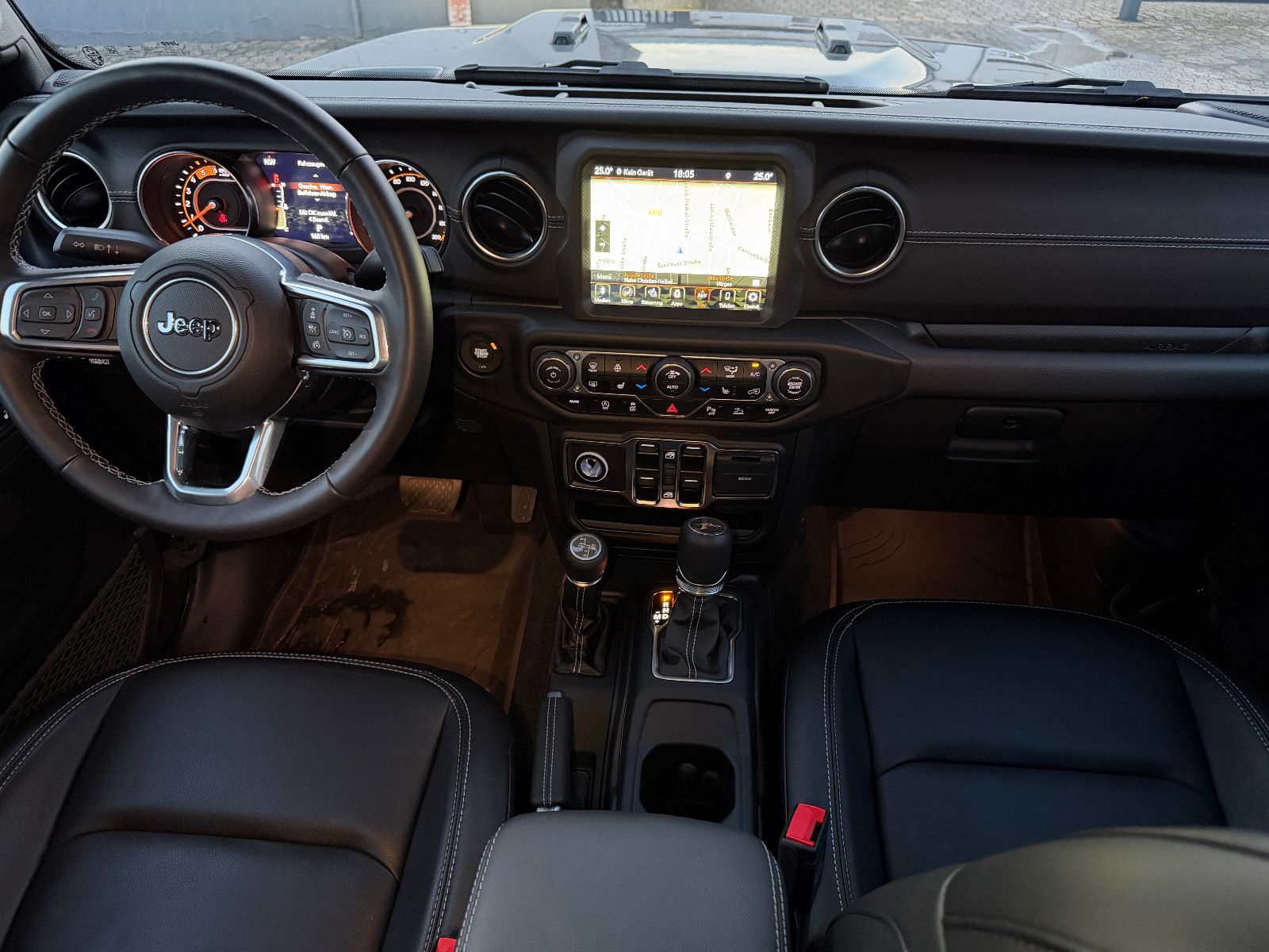 Fahrzeugabbildung Jeep Gladiator Overland 4WD/VOLL/NEUWAGENZUSTAND/