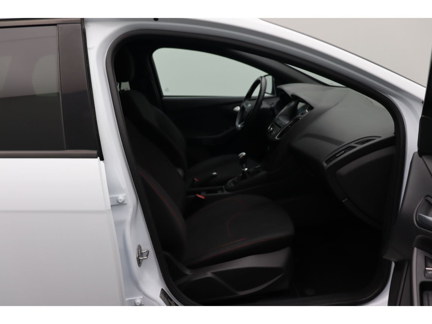 Fahrzeugabbildung Ford Focus 1.0 Turnier ST-Line 2-Zonen-Klimaautom