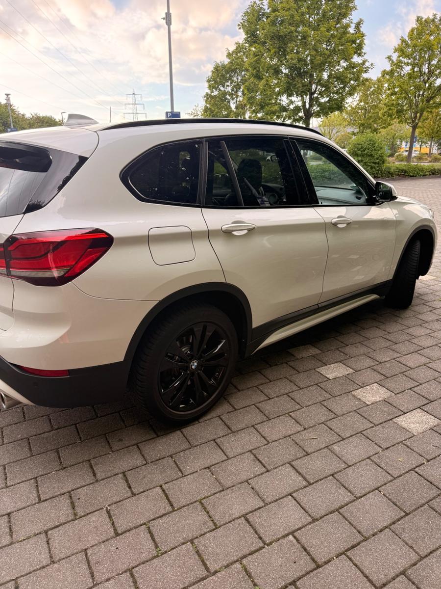 BMW X1 sDrive20i Sport line TOP GEPFLEGT, миниатюра 3