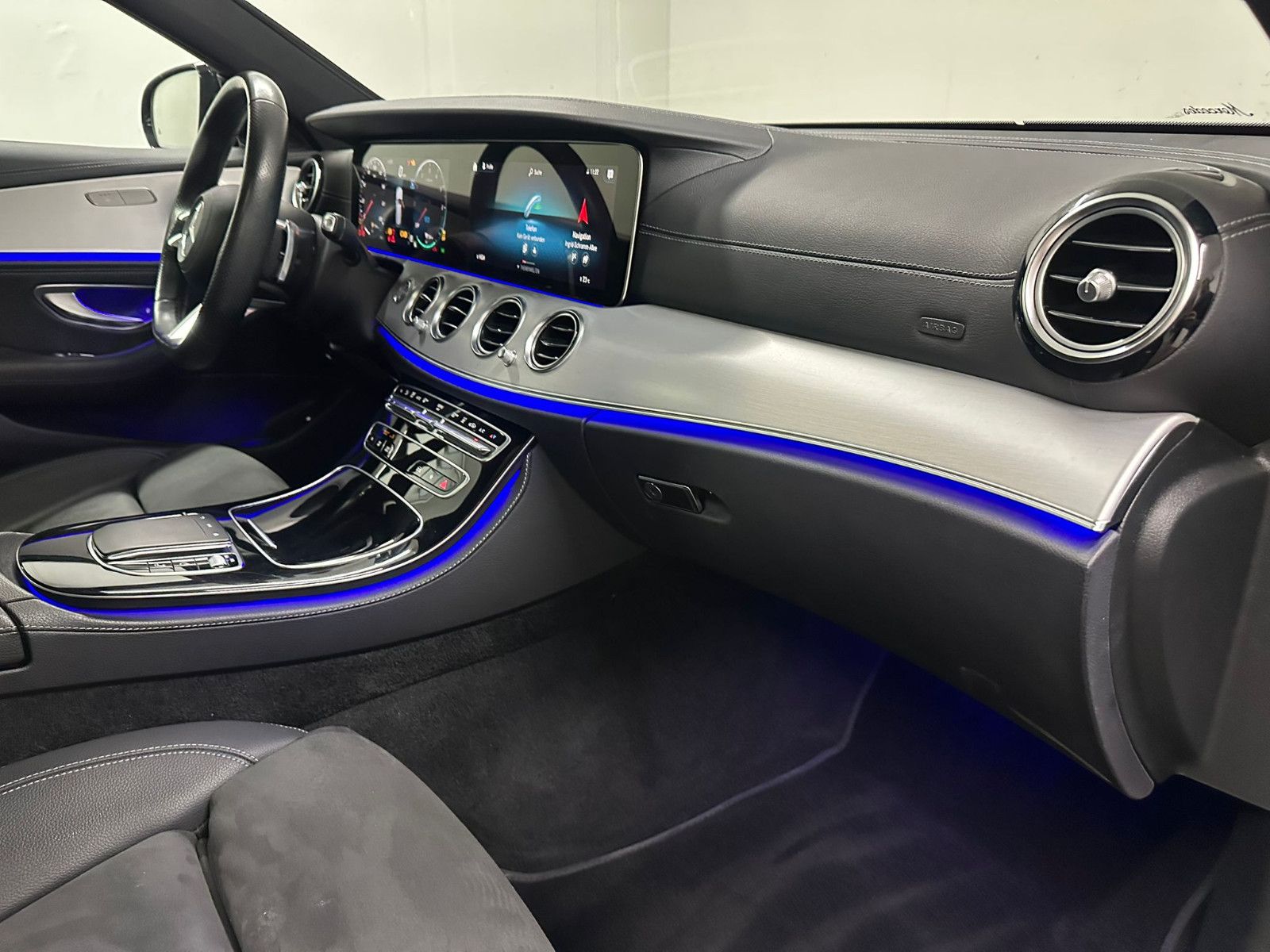 Fahrzeugabbildung Mercedes-Benz E 300 de T Autom. *AMG-LINE*DISTRO*PANORAMA*
