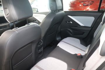 Fotografie des Opel Astra 1.2 Turbo Automatik Elegance