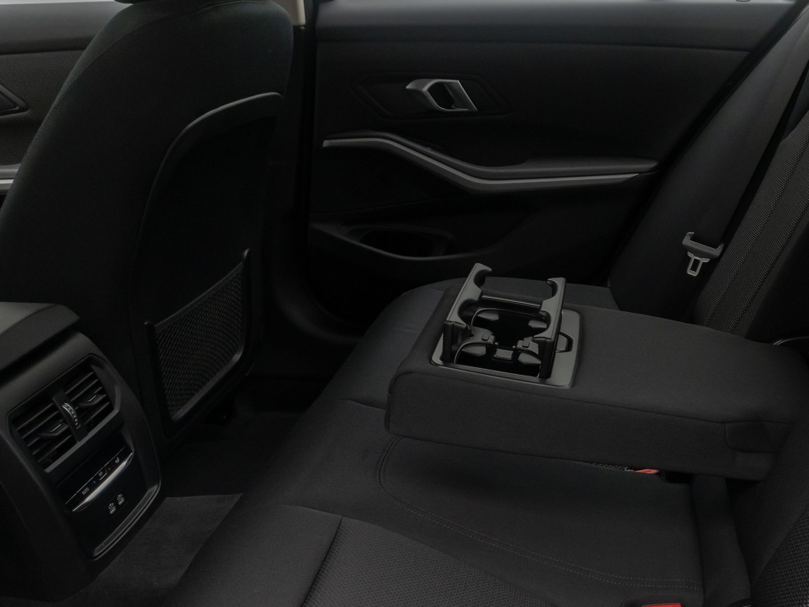 Fahrzeugabbildung BMW 330i Stop&Go DAB Kamera Standhzng Fernlic 18Zoll