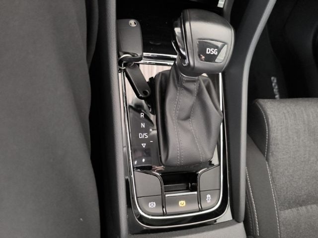 Fahrzeugabbildung SKODA Karoq 1.6 TDI SCR DSG Style LED NAVI KESSY SMART