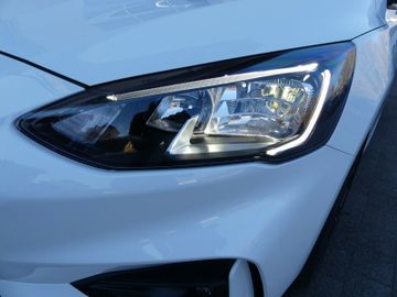Fahrzeugabbildung Ford Focus Limousine ST-Line X