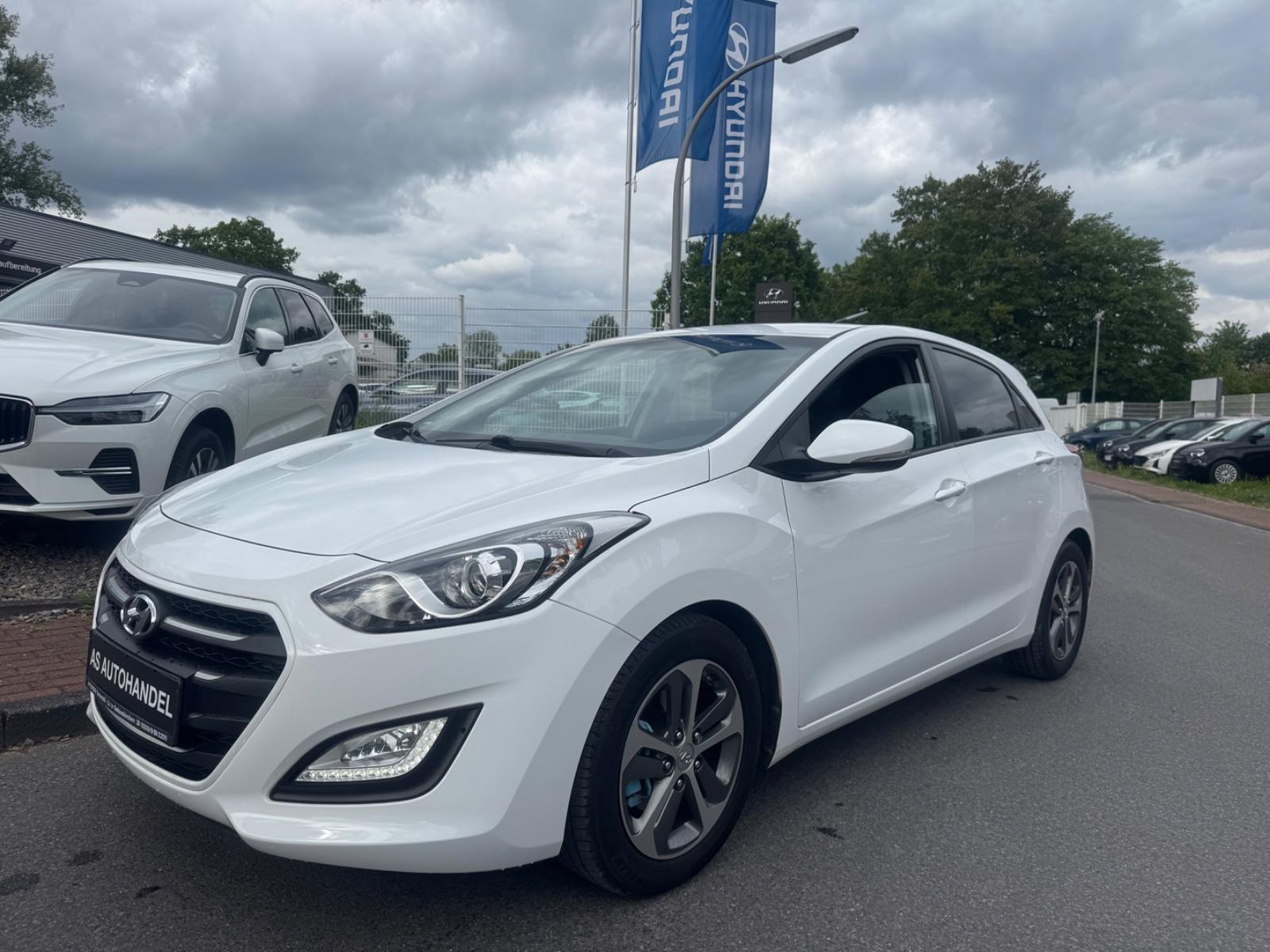 Hyundai i30/1.4/STYLE/2.HD/KLIMA/NAVI/R.KAM/ALU/PDC/67TK