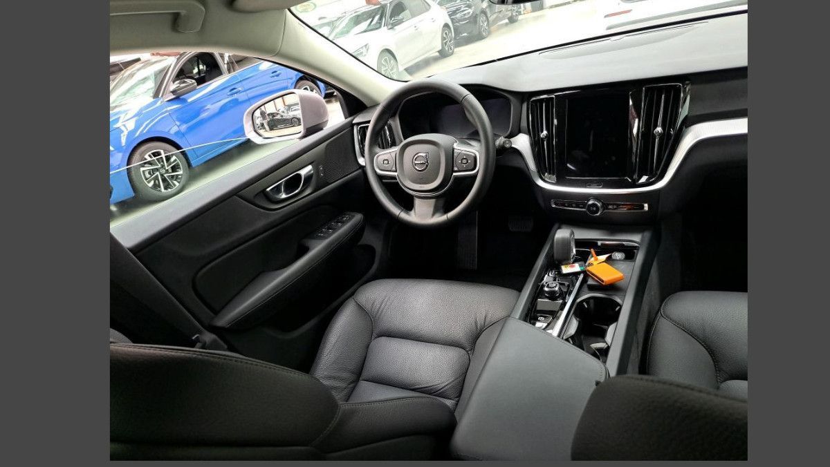 Volvo VOLVO V60 B4 Mild Hybrid Automatico Core imagem 2