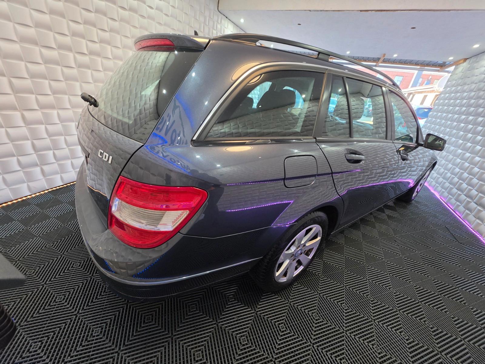 Mercedes-Benz C200 2010 — interior