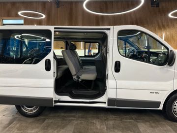 Renault Trafic Combi L1H1 2,7t  verglast*9- Sitzer*AHK*