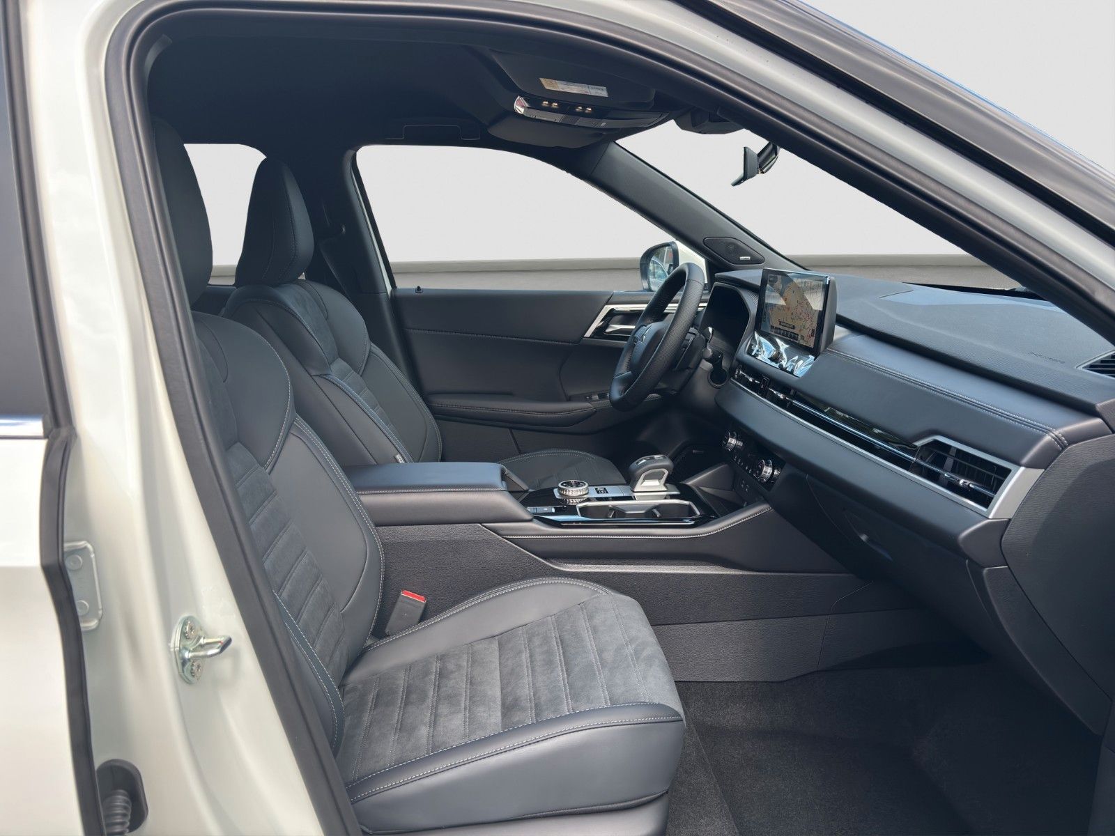 Fahrzeugabbildung Mitsubishi Outlander 2.4 PHEV S-AWC Select