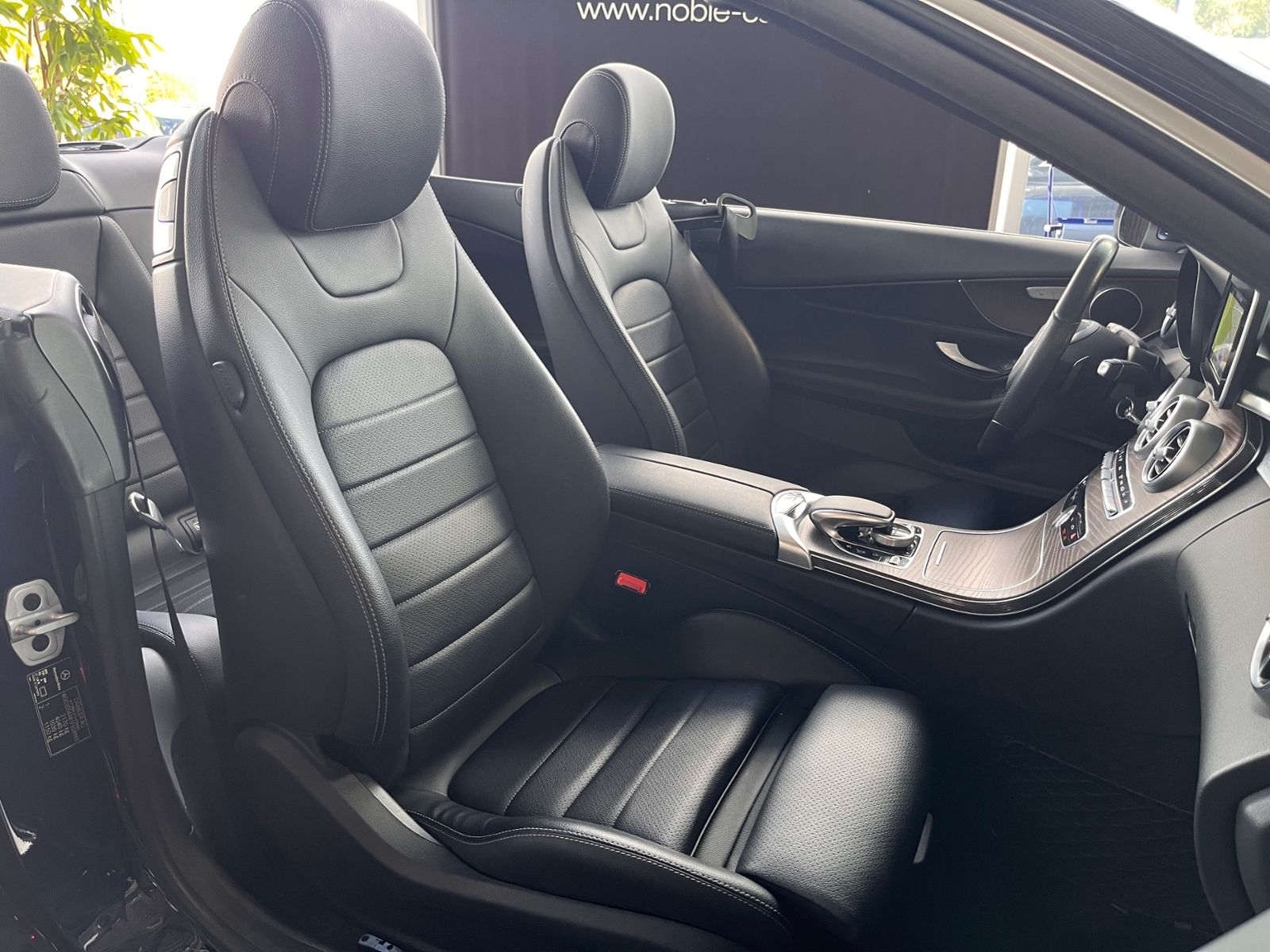 Fahrzeugabbildung Mercedes-Benz C 300 Cabrio  9G-TRONIC LED NAV SHZ PDC 17"