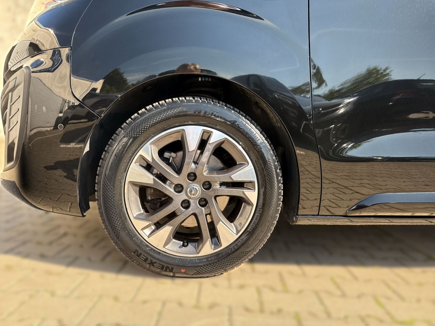 Fahrzeugabbildung Opel Zafira Tourer M 2.0 D EU6d-T Life HUD Navi Leder