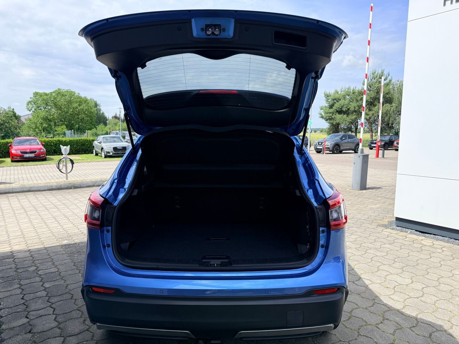 Fahrzeugabbildung Nissan Qashqai 1.3 DIG-T 117 kW N-Connecta