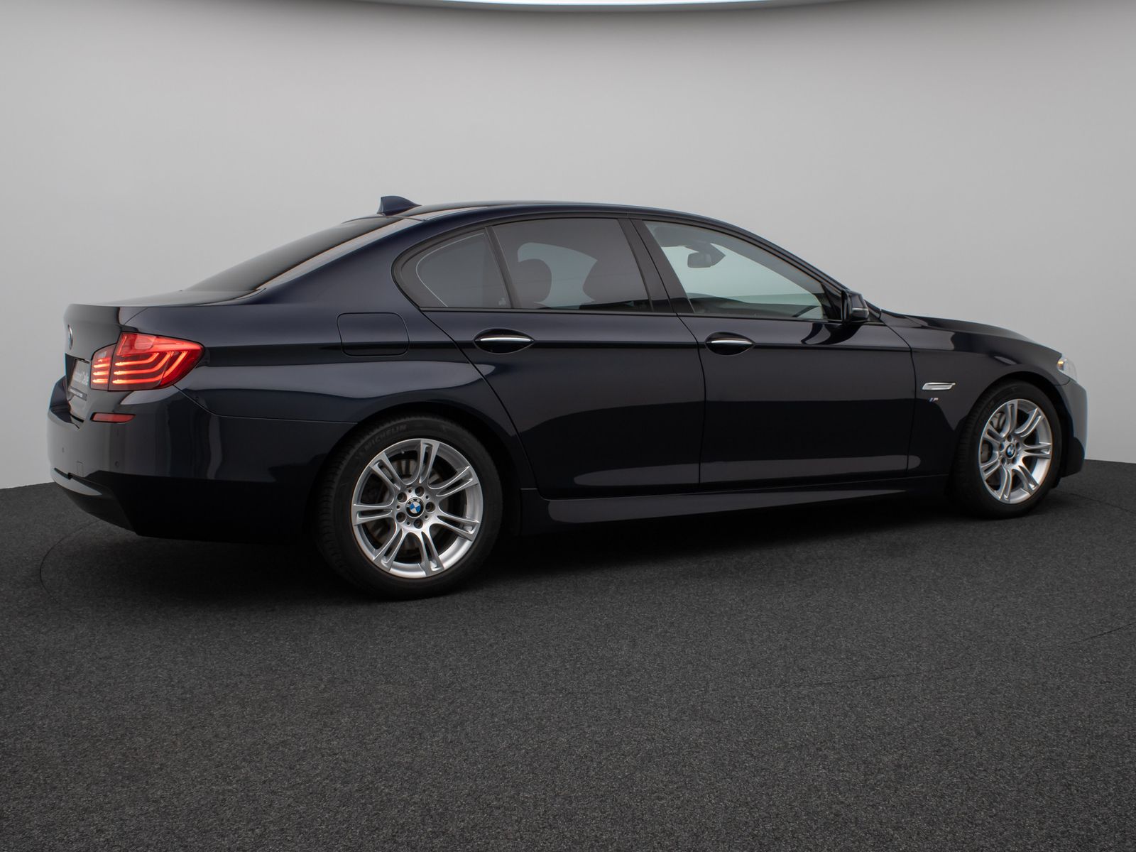 Fahrzeugabbildung BMW 525d M Sport Kamera HUD HiFi DrivingAssist LED