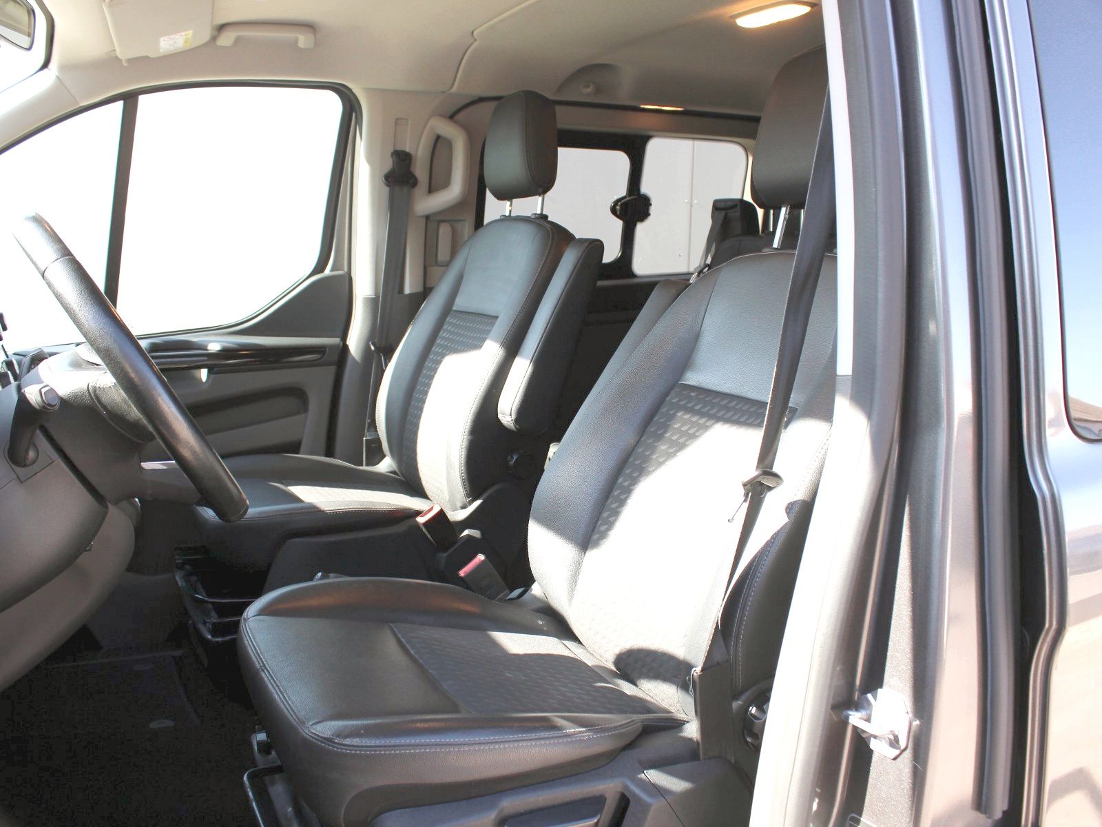 Fahrzeugabbildung Ford Transit Custom 320 L1 Sport 2,0 TDCi