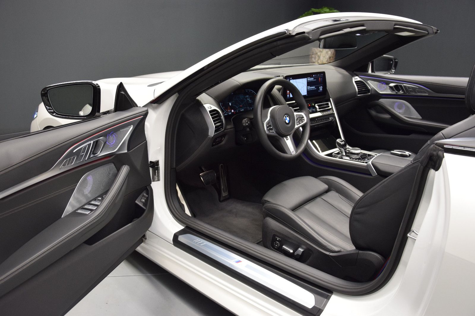 Fahrzeugabbildung BMW 840i M Sport Pro Cabrio HuD Sitzlklima Laser B&W