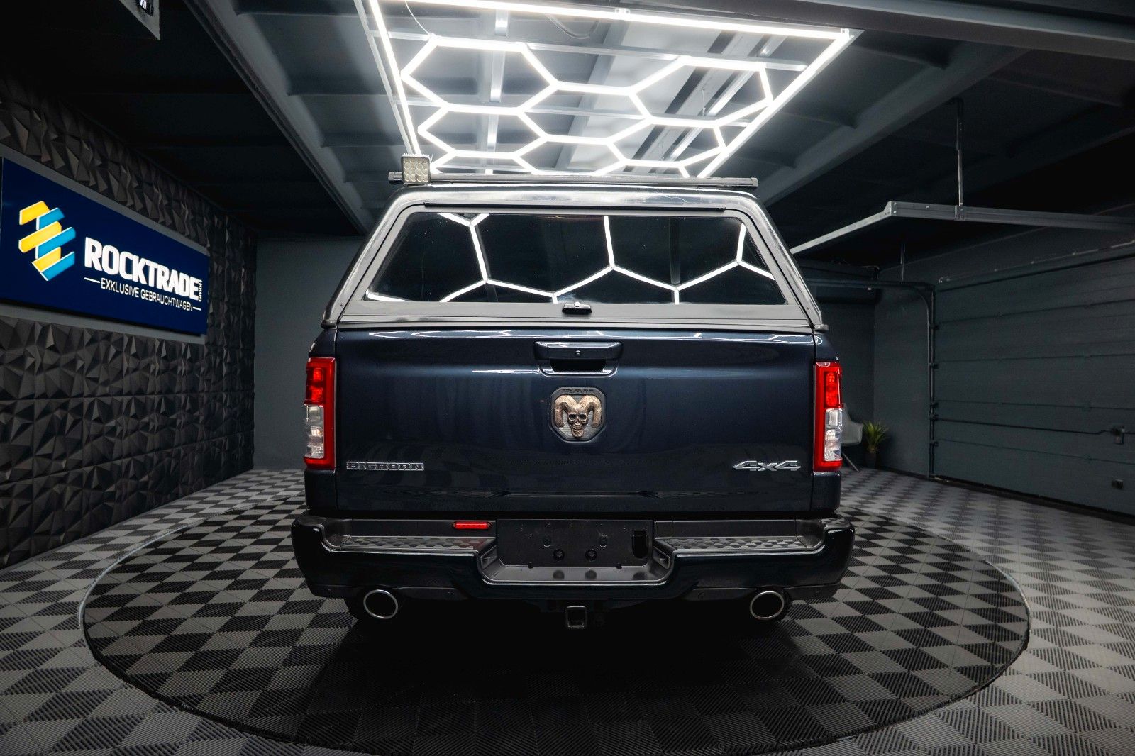 Fahrzeugabbildung Dodge RAM 5.7 V8 HEMI 4x4 Offroad Night LPG Hardtop