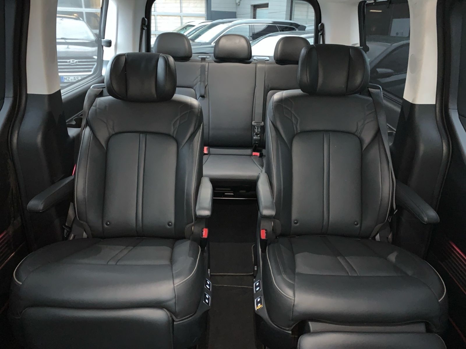 Fahrzeugabbildung Hyundai STARIA 2.2 CRDi Signature 4WD Leder AHK