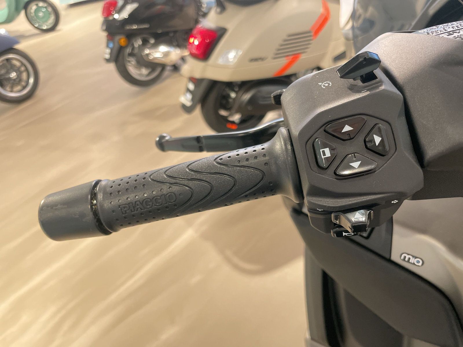 Fahrzeugabbildung Piaggio MP3 530 HPE Exclusive Grey Titanio