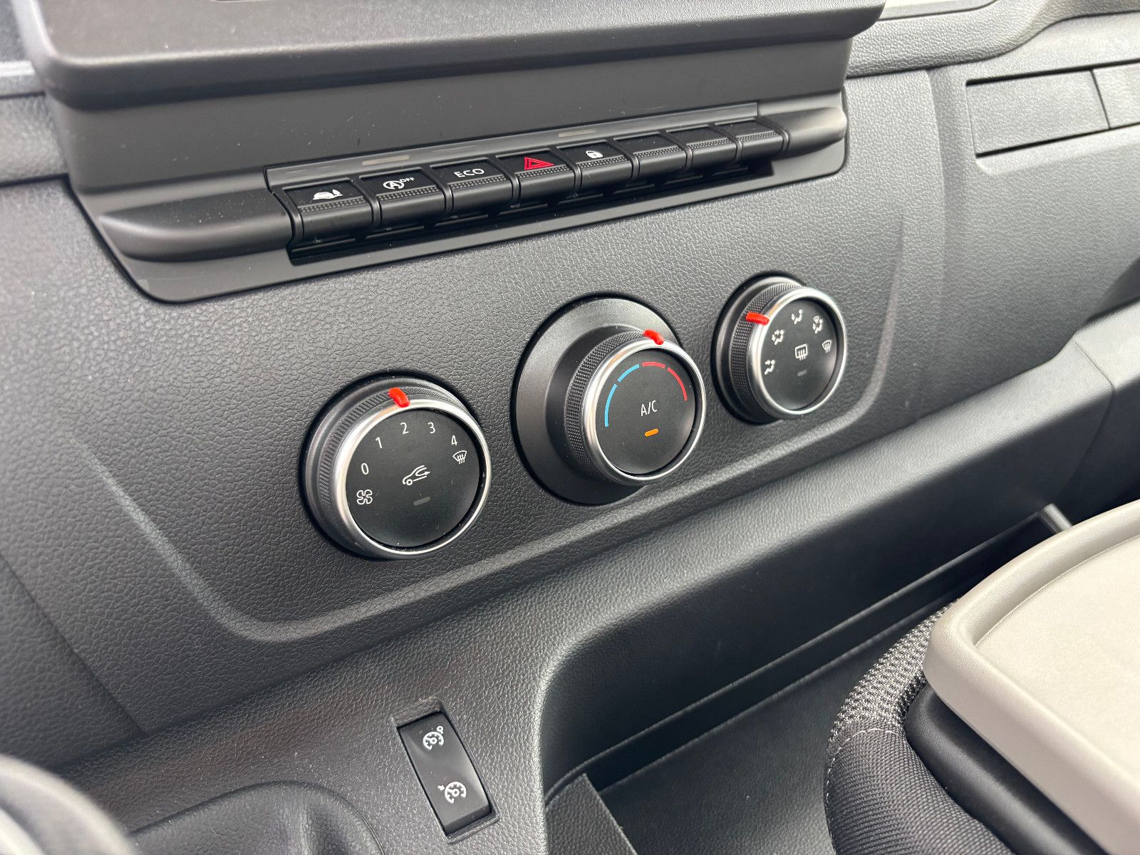 Fahrzeugabbildung Renault MASTER Abschleppwagen AHK 3,5t Klima Tempomat