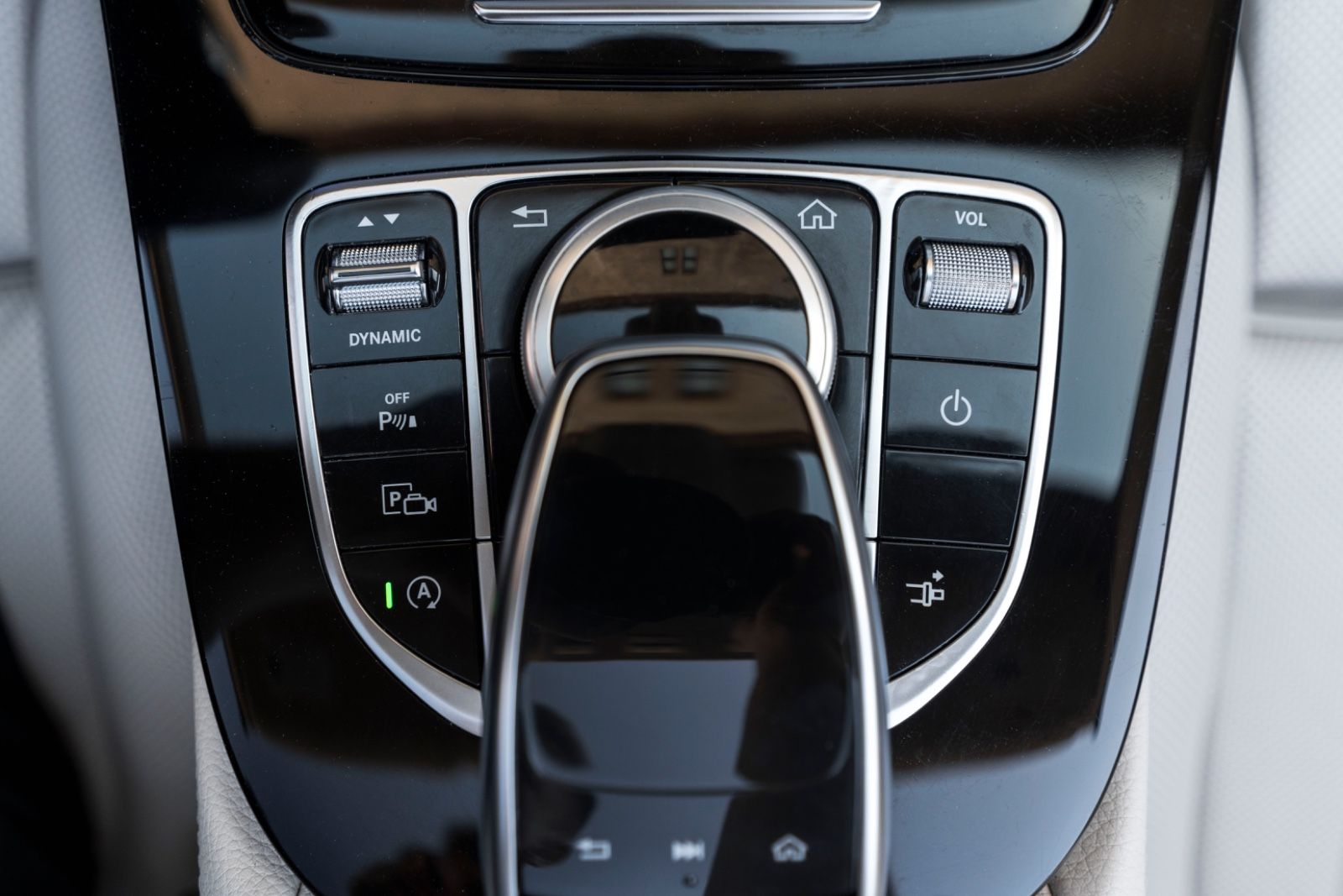 Fahrzeugabbildung Mercedes-Benz E 400 Cabrio 4Matic AMG HUD 360° BURMESTER ACC