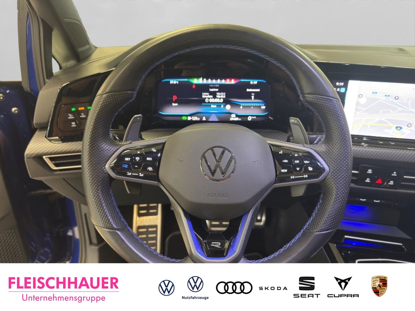 Volkswagen Golf VIII R 2.0 TSI 4M Matrix Navi Pano 270km h foto 12