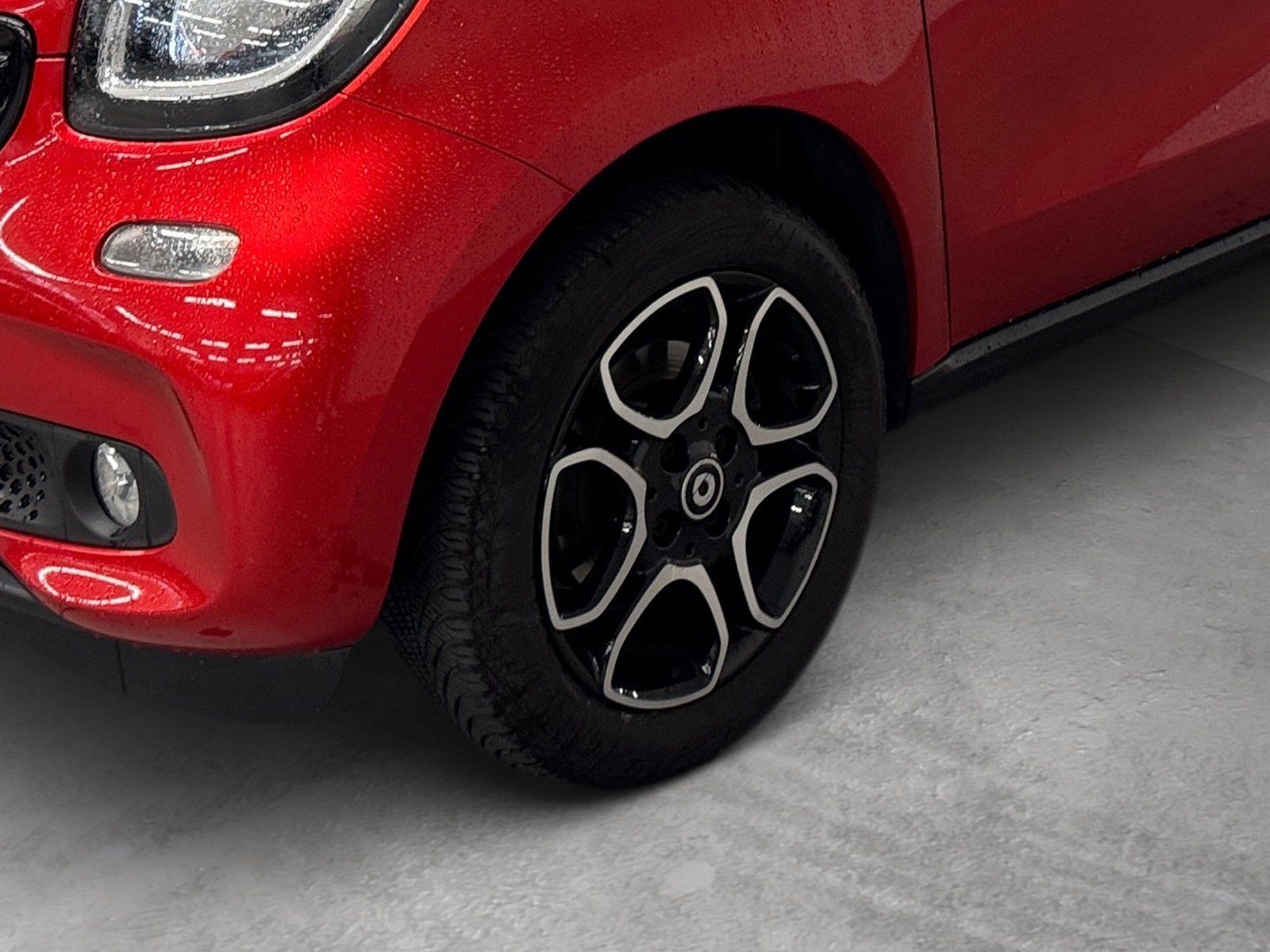 Fahrzeugabbildung Smart forfour prime 66kW*Pano*JBL*PDC*SHZ*Navigation*