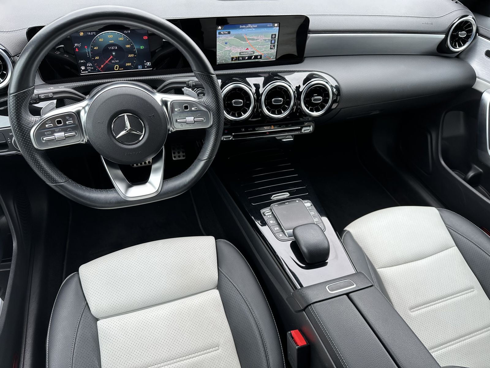 Fahrzeugabbildung Mercedes-Benz CLA 200d Shooting Brake AMG-Line NAV+LED+KAM+ACC