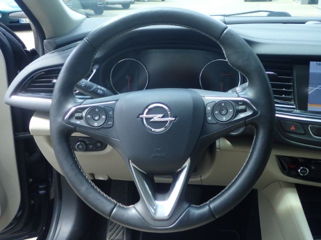Fahrzeugabbildung Opel Insignia 2.0 Grand Sport Business 4x4 AHK ACC SH