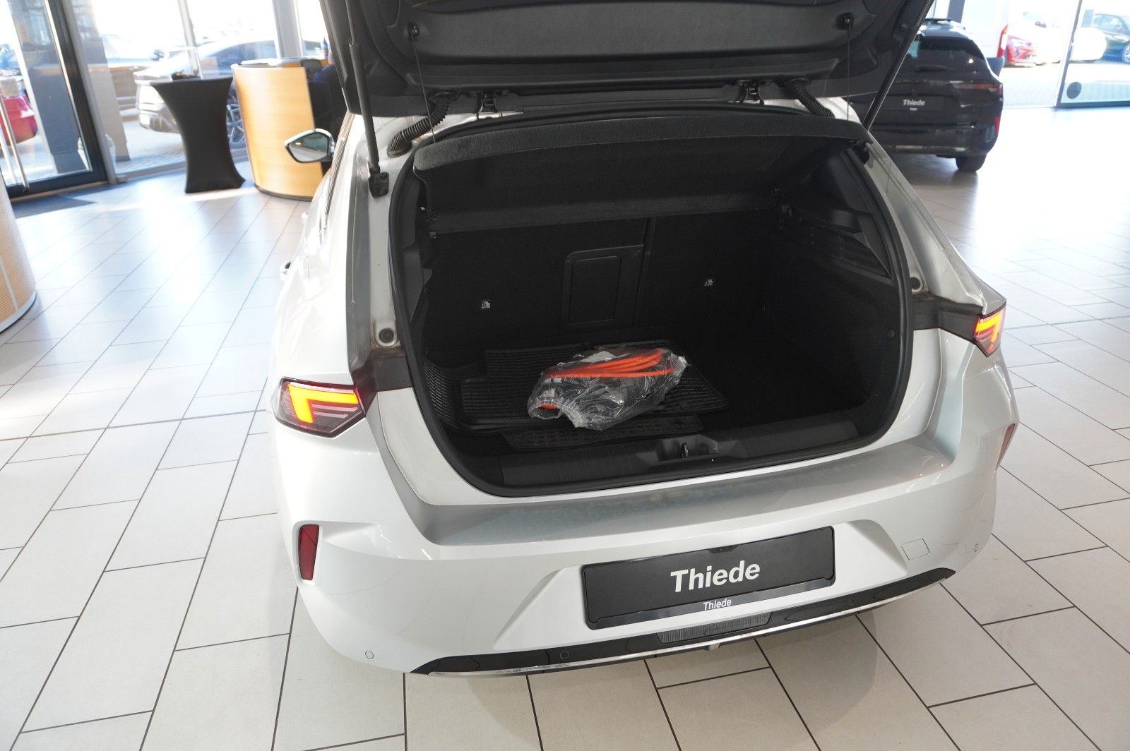 Fahrzeugabbildung Opel Astra L Lim. 1.6 HYBRID ELEGANCE NAVI/LED/KAMERA
