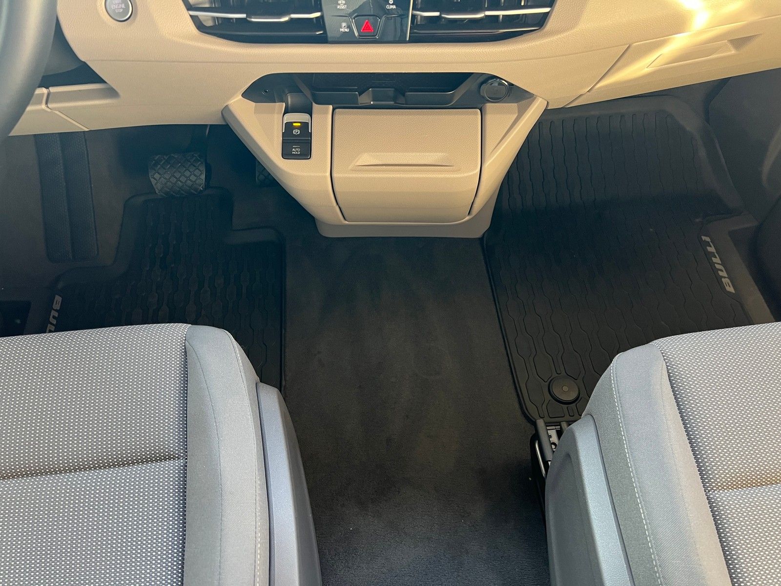 Fahrzeugabbildung Volkswagen T7 Multivan Life 2,0 TDI DSG +7 Sitzer +Easy Op