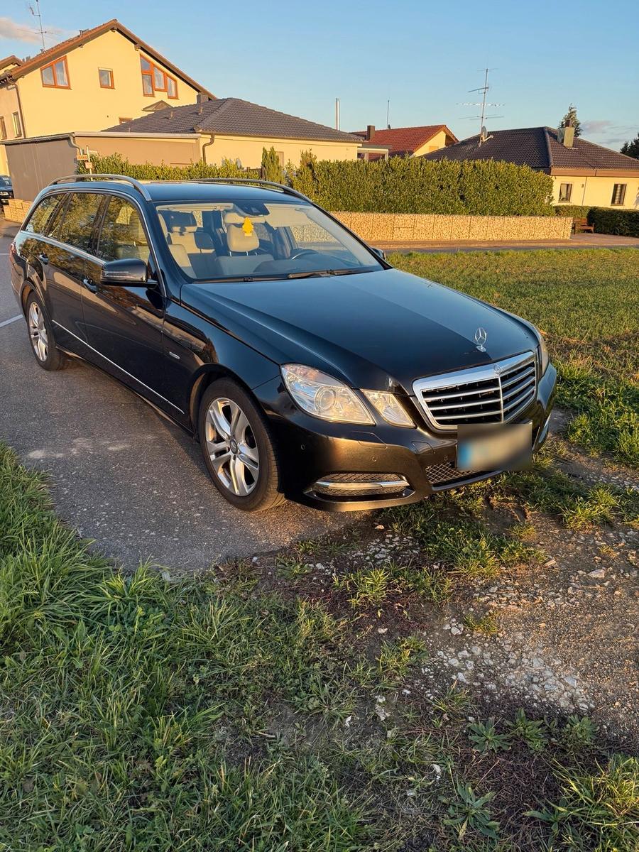 Mercedes-Benz E300 2010 — photo 13