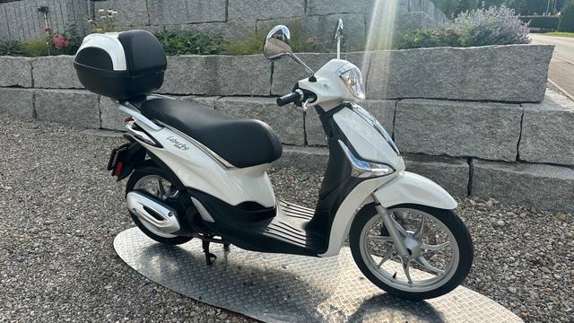 Piaggio Liberty 125 iGET ABS E4 Topcase