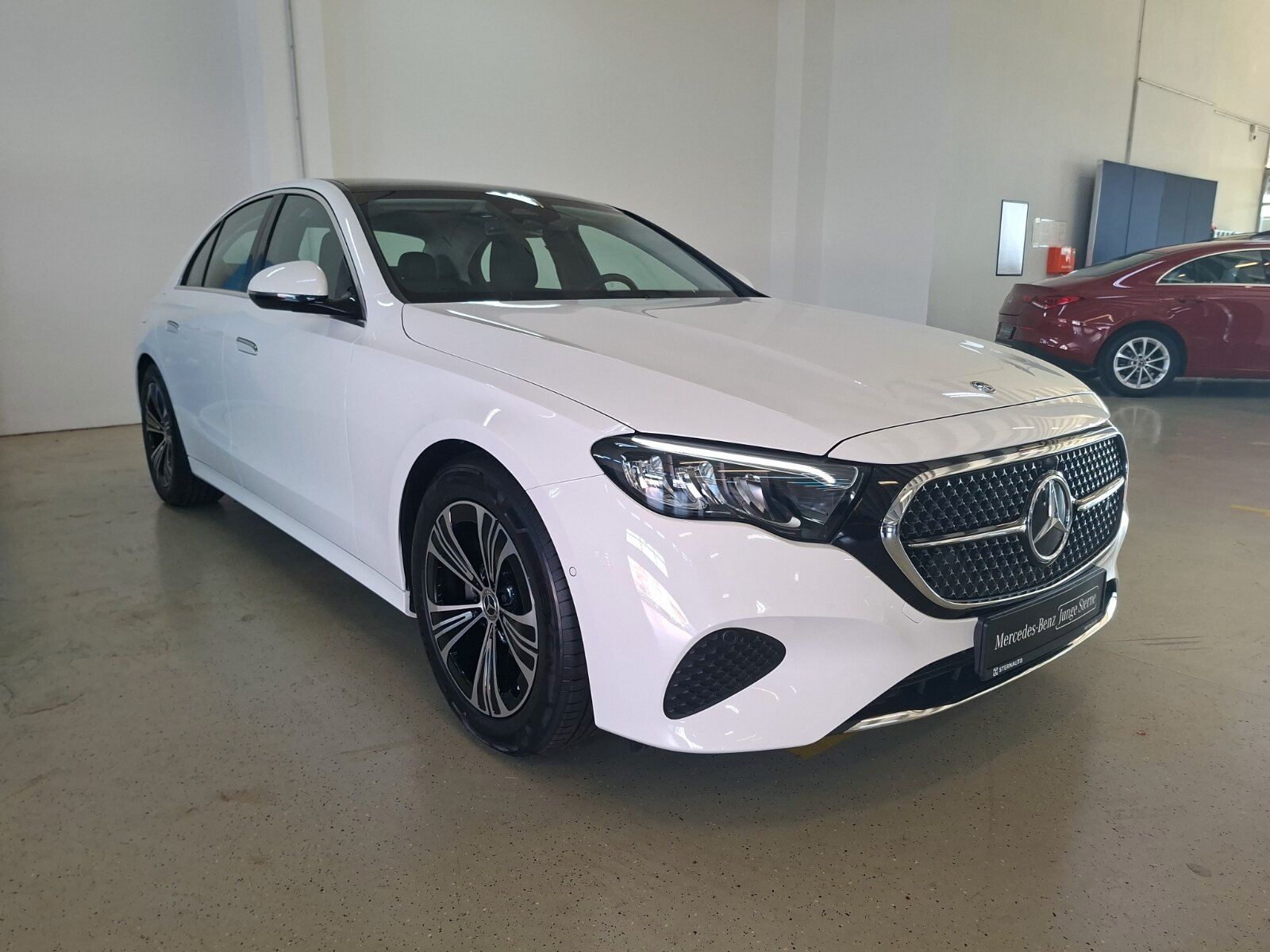 Mercedes-Benz E 220 d Ava Distr Pano MBUX Prem WinterP LED Spu imagem 3