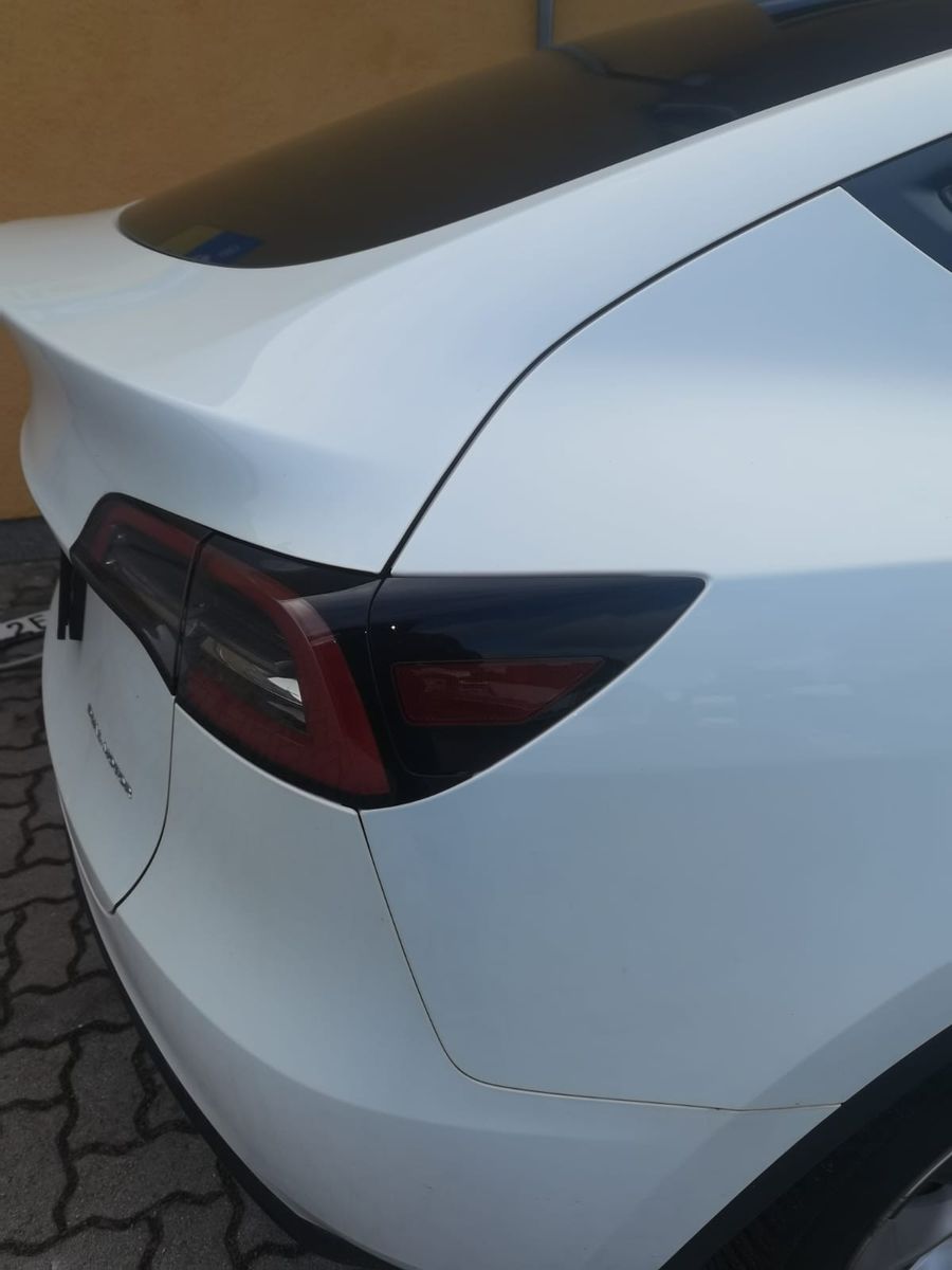 Fahrzeugabbildung Tesla Model Y Long Range AWD Modell 2023