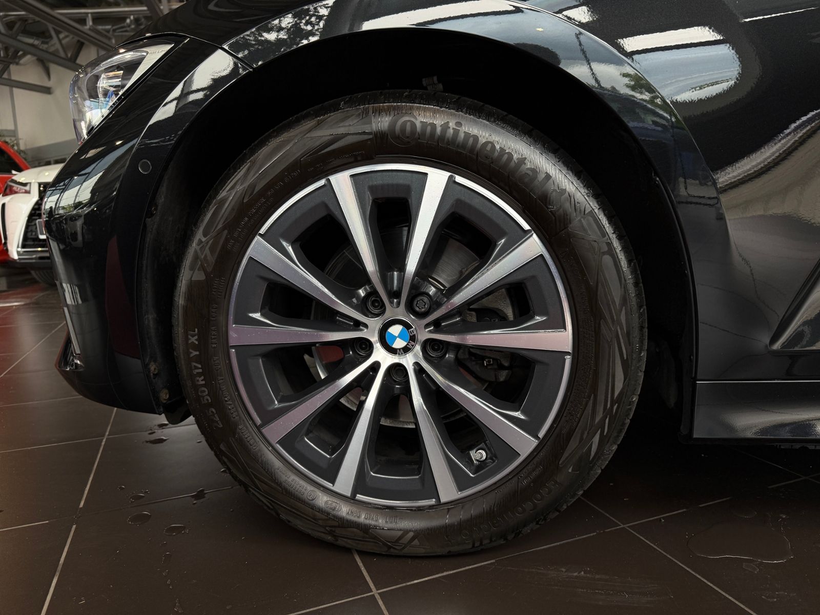 Fahrzeugabbildung BMW 320i  Sport Line GSD ACC HUD LASER 360°