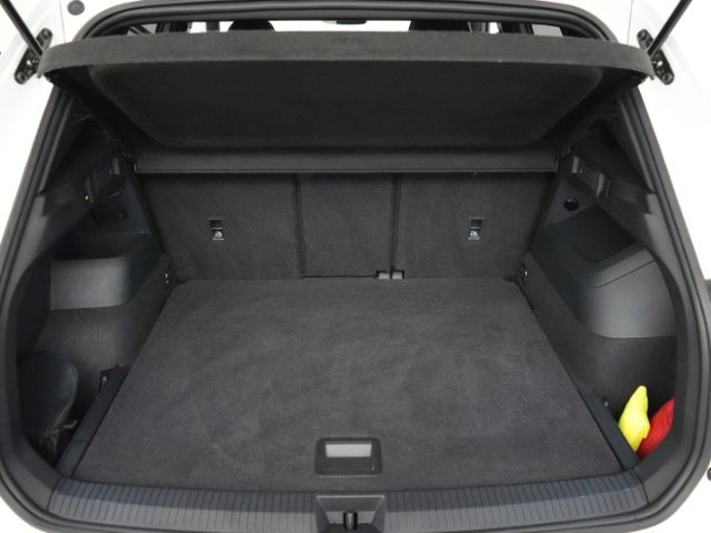 Tiguan R-LINE TDI DSG+AHK+NAVI+SCHIEBEDACH+LED M