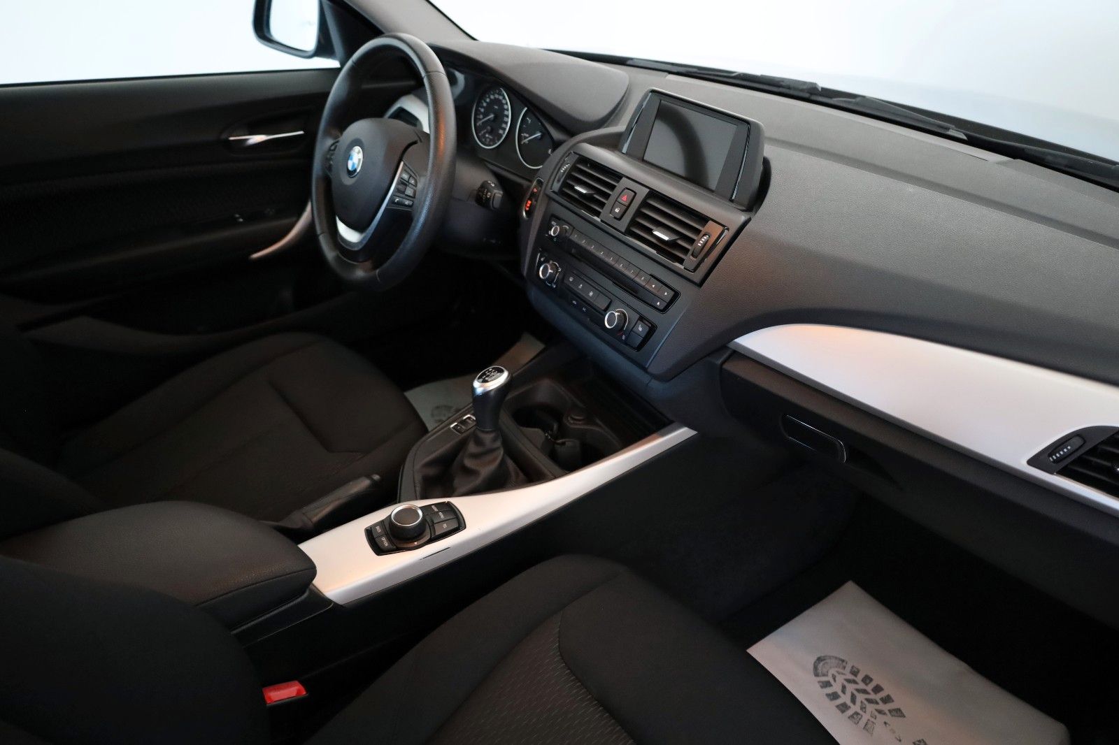 Fahrzeugabbildung BMW 116d SH,PDC,8-fach bereift