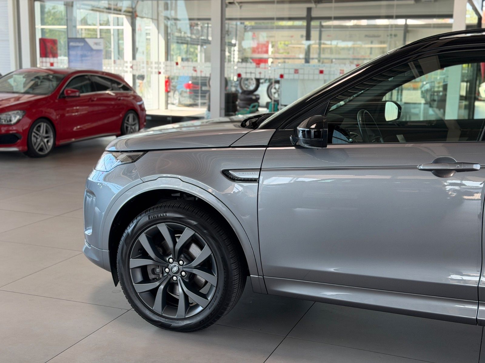 Fahrzeugabbildung Land Rover Discovery Sport 2.0 D 165 R-Dynamic SE AWD