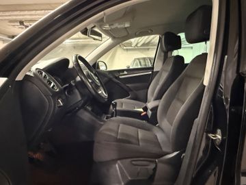 Volkswagen Tiguan - 11