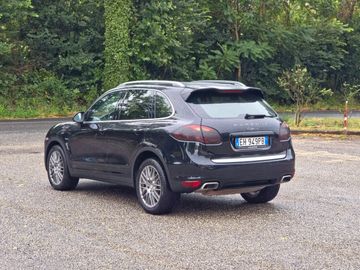 Porsche Cayenne - 4