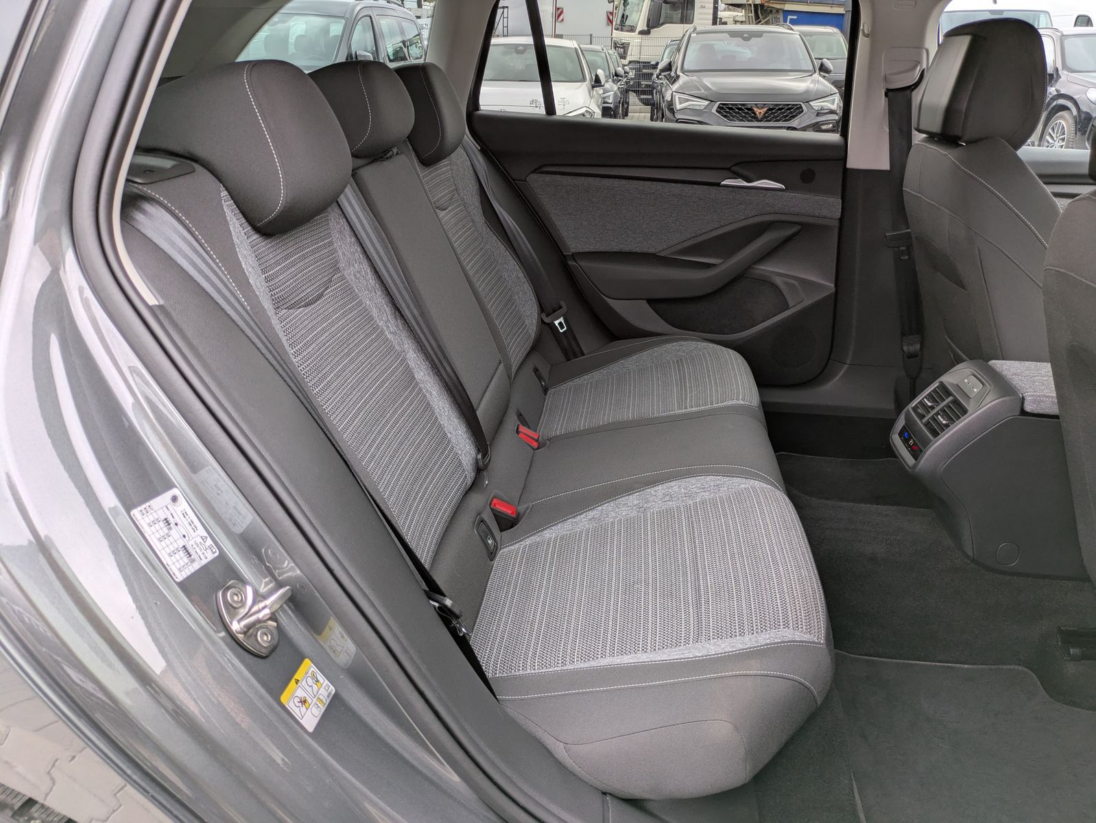 Fahrzeugabbildung SKODA Superb 2.0 TDI 4x4 Selection MATRIX*AHK*5J GAR.