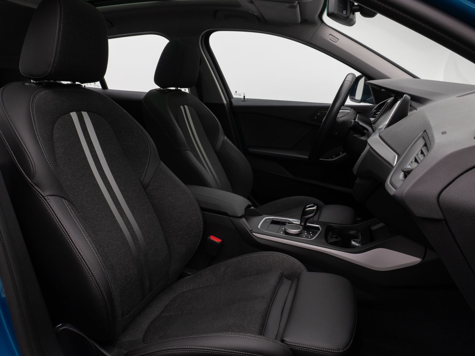 Fahrzeugabbildung BMW 118i Panorama Kamera Lenkrhzg DAB Komfort Sport