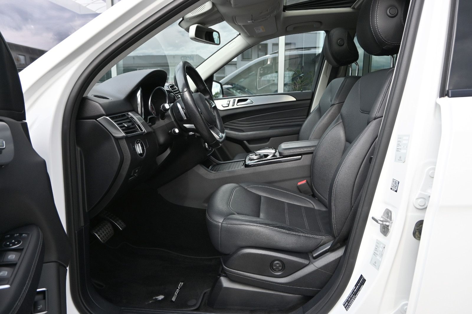 Fahrzeugabbildung Mercedes-Benz GLE 350 d 4MAT. AMG LINE °NIGHT°AHK°ILS°360°SHD°