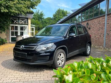 Volkswagen Tiguan - 1