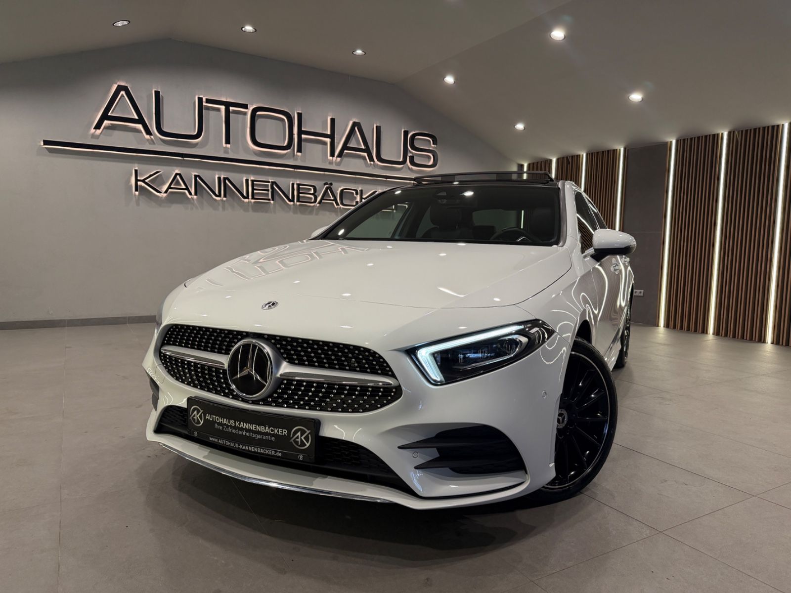 Mercedes-Benz A 250e AMG STYLE*PANO*LED MULTIBEAM*RFK360°*