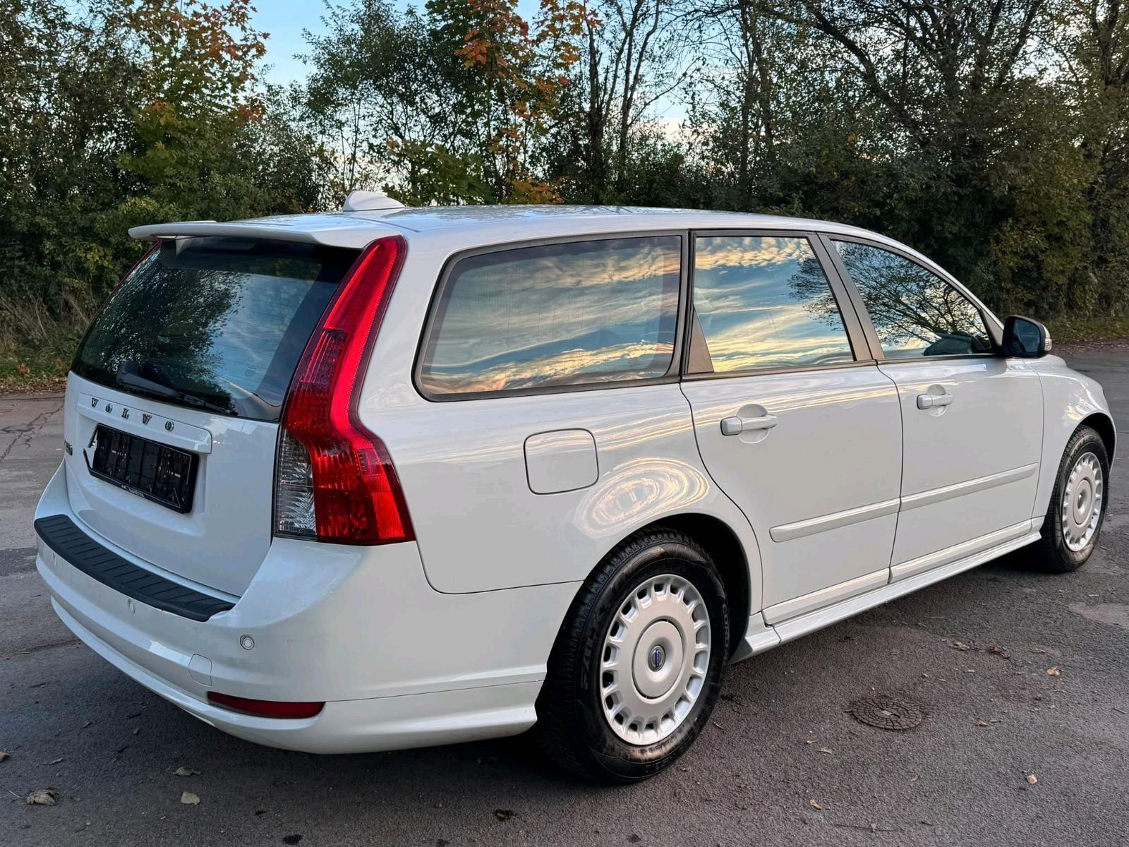 Volvo V50 2011 — photo 7